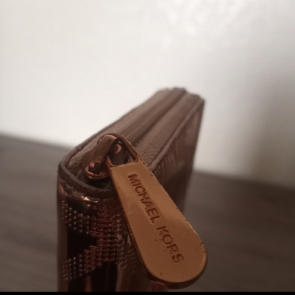 Michael kors gold wallet - Picture 11 of 13